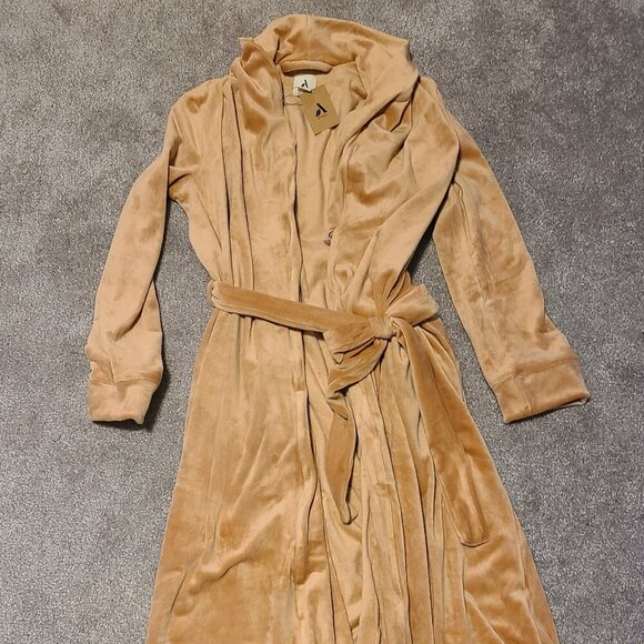 NWT Womens relaxed fit velour long robe, house coat - Picture 2 of 4